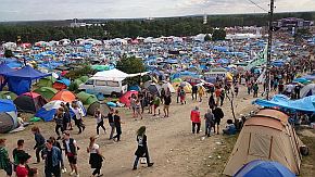 Przystanek Woodstock 2015 - tendoj, en la fono la granda scenejo